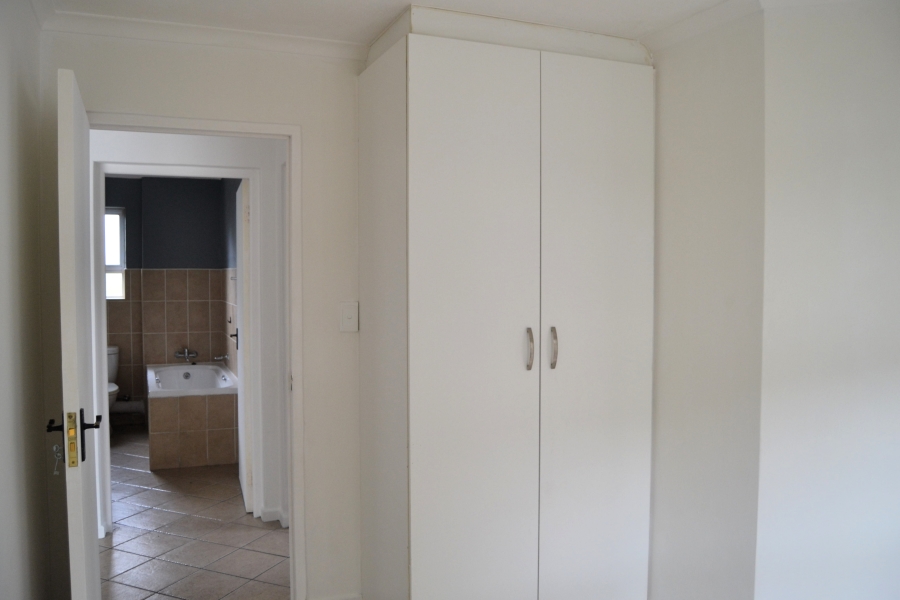 To Let 2 Bedroom Property for Rent in Whispering Pines Western Cape